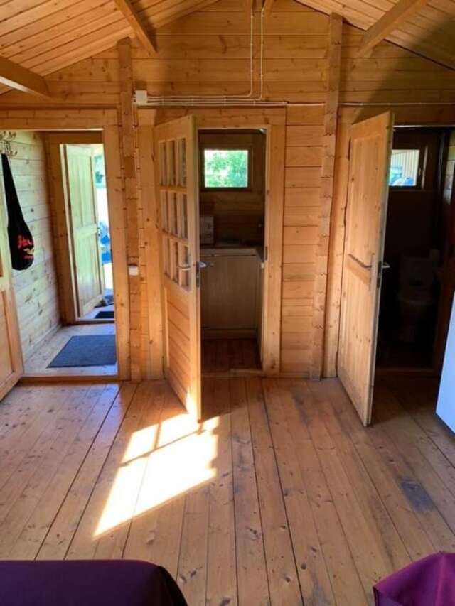 Лоджи Tranquil Log Cabin Retreat in Šventoji Швянтойи-20